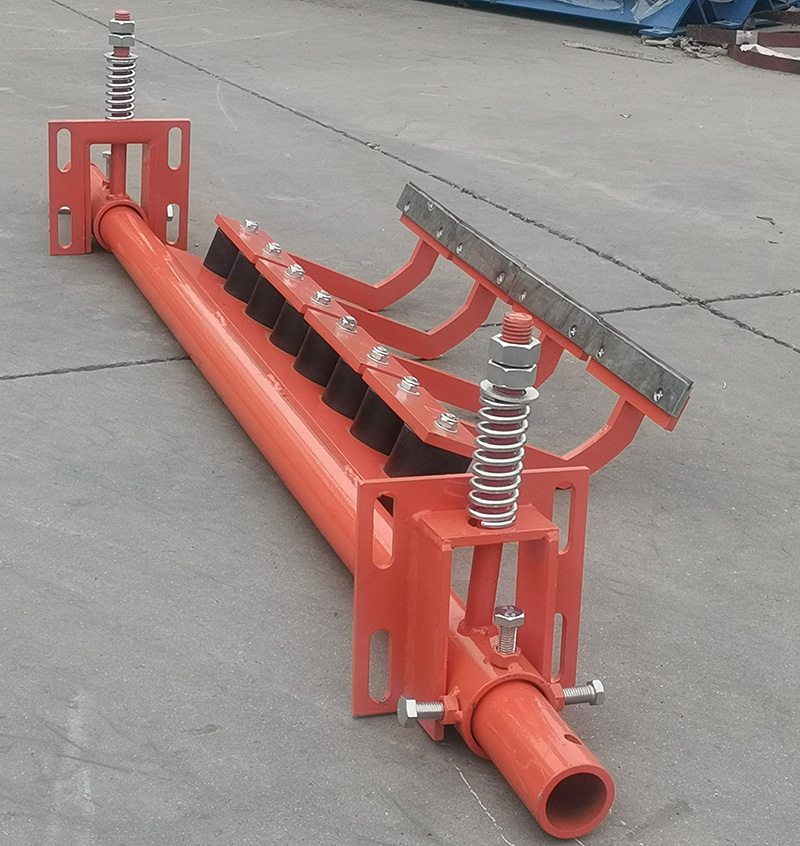 皮帶機(jī)清掃器有什么作用呢？皮帶輸送機(jī)必須安裝清掃器嗎